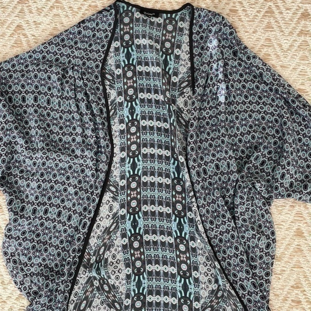 Tolani one size kimono cover-up 100% silk